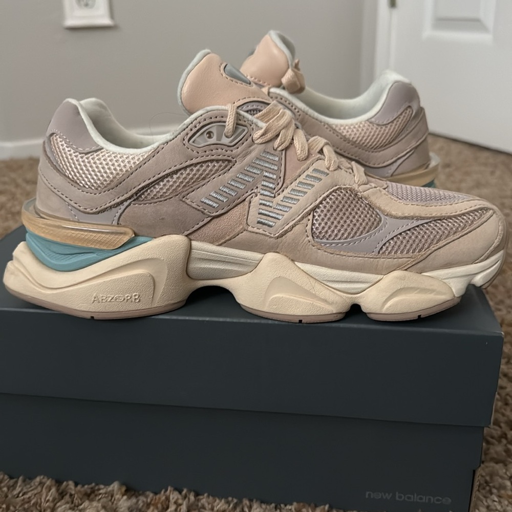 New Balance 9060 Beige Pink/Baby Blue Suede Women Size 8/Men Size 6.5 - Picture 4 of 9